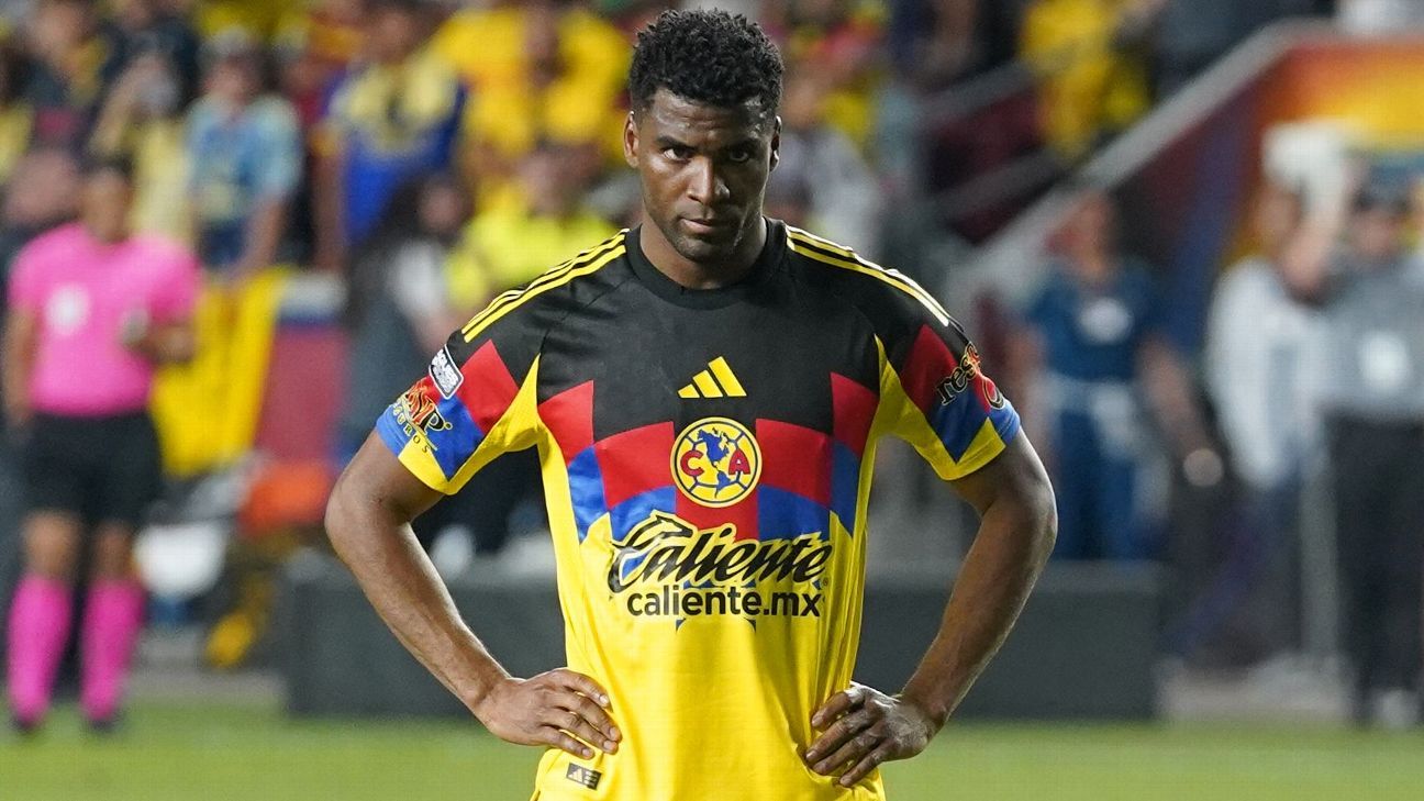 Club América home kit