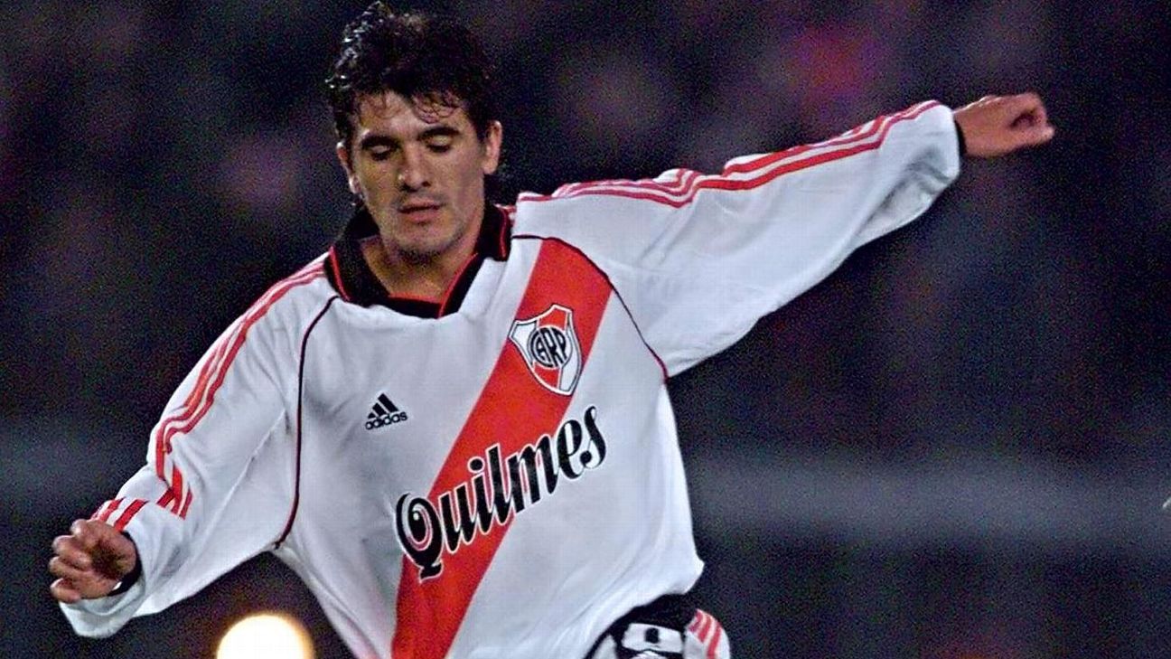 River Plate home kit